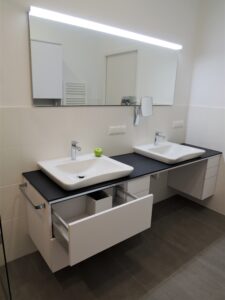 Waschtischunterschrank unterfahrbar