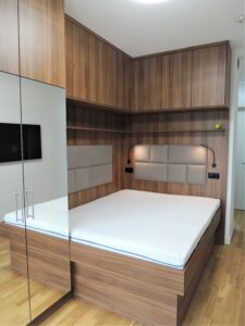 Design-Einbauschlafzimmer Nuß